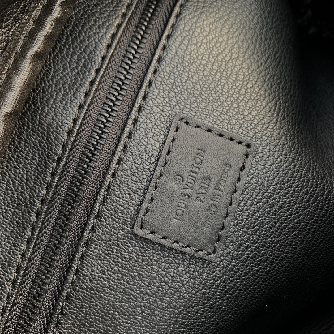 l0*is V*t0n locker dopp kit pouch -28 x 15 x 16.5cm