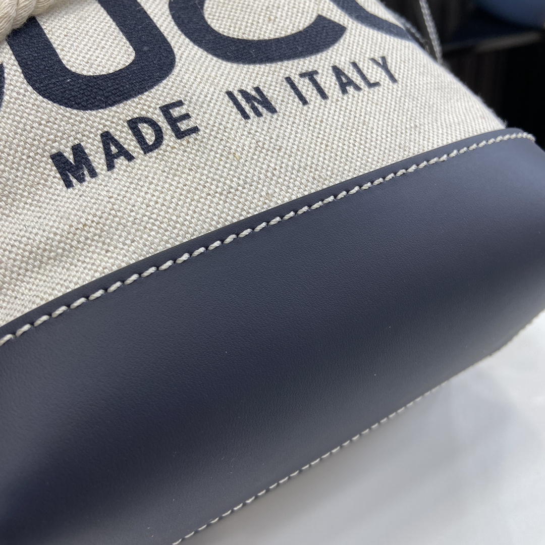 G*u*i backpack-16*21*11cm