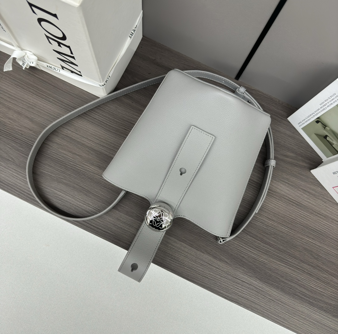 L0ew* mini pebble bucket bag-16*16*19.5cm