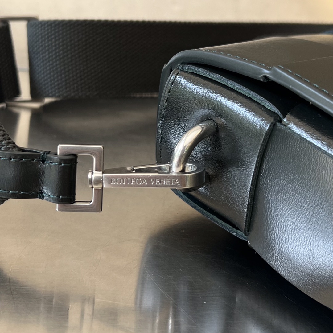 bo*te*ga Ve*ne*ta crossbody bag-23x15x5cm