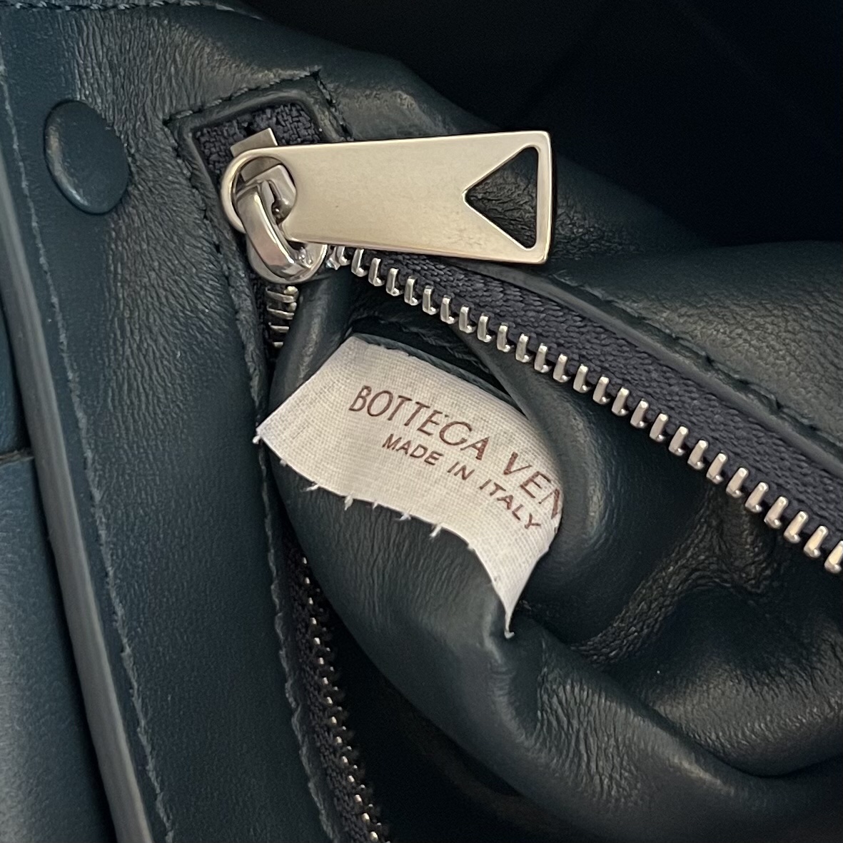 bo*te*ga Ve*ne*ta crossbody bag-23x15x5cm