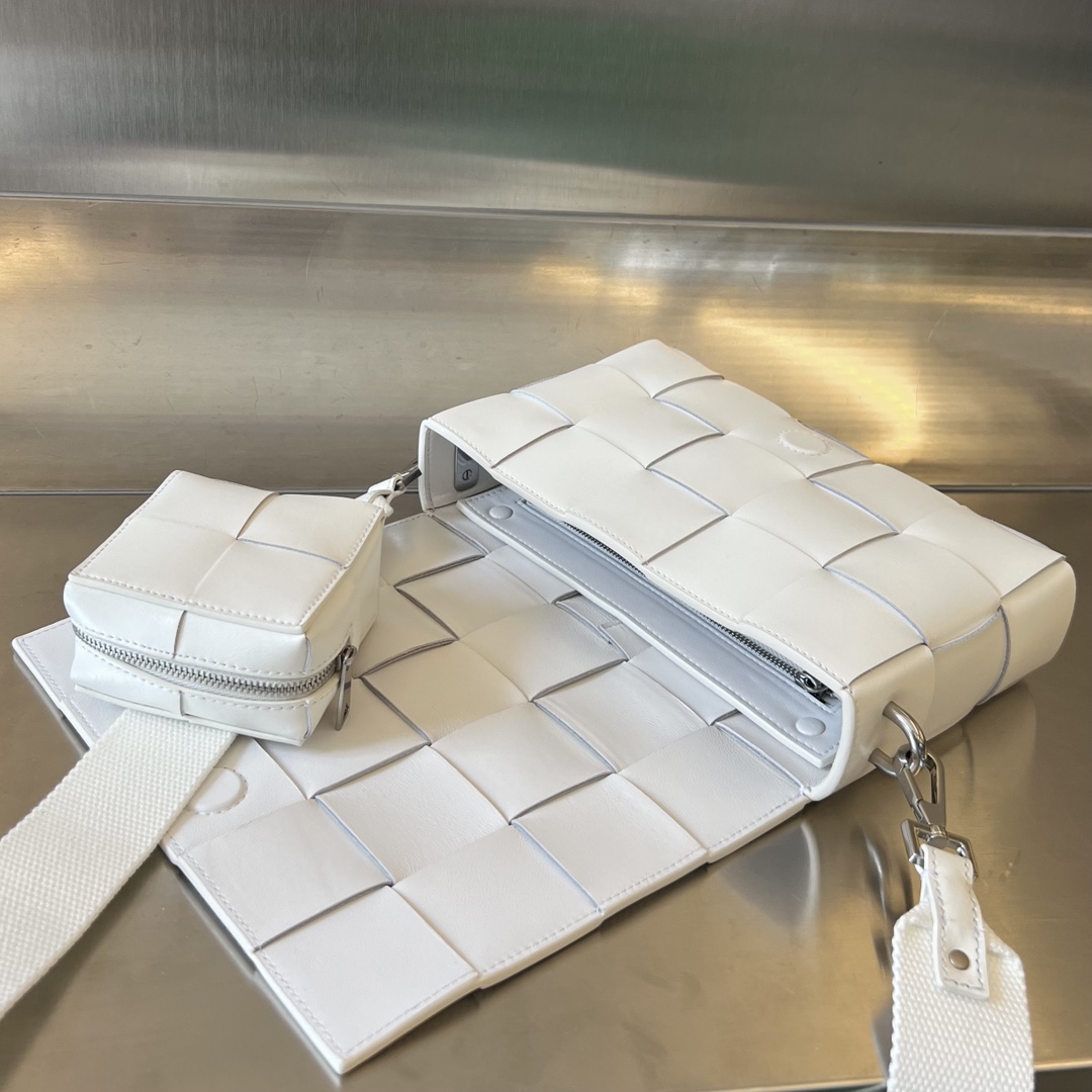 bo*te*ga Ve*ne*ta crossbody bag-23x15x5cm