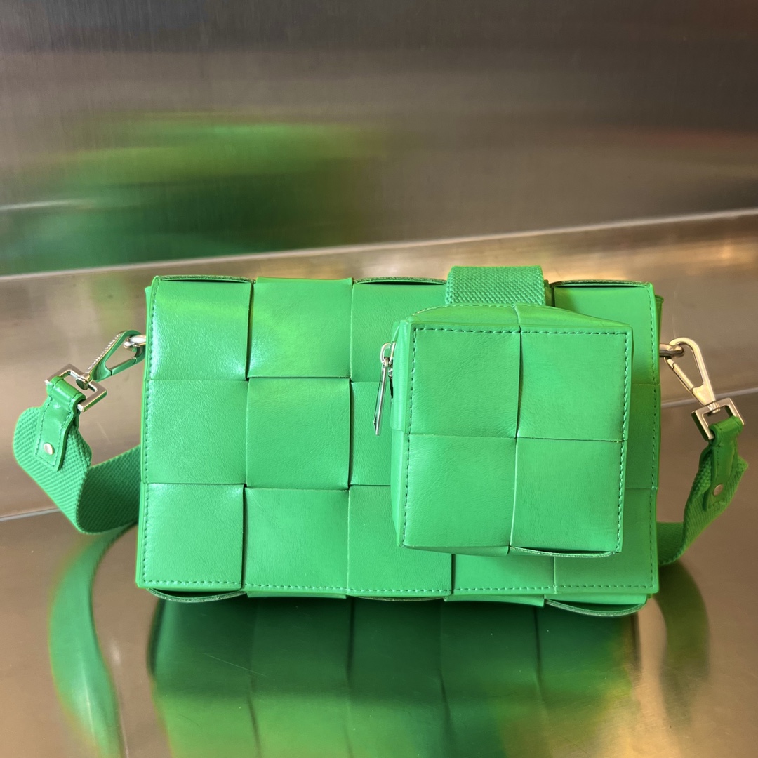 bo*te*ga Ve*ne*ta crossbody bag-23x15x5cm