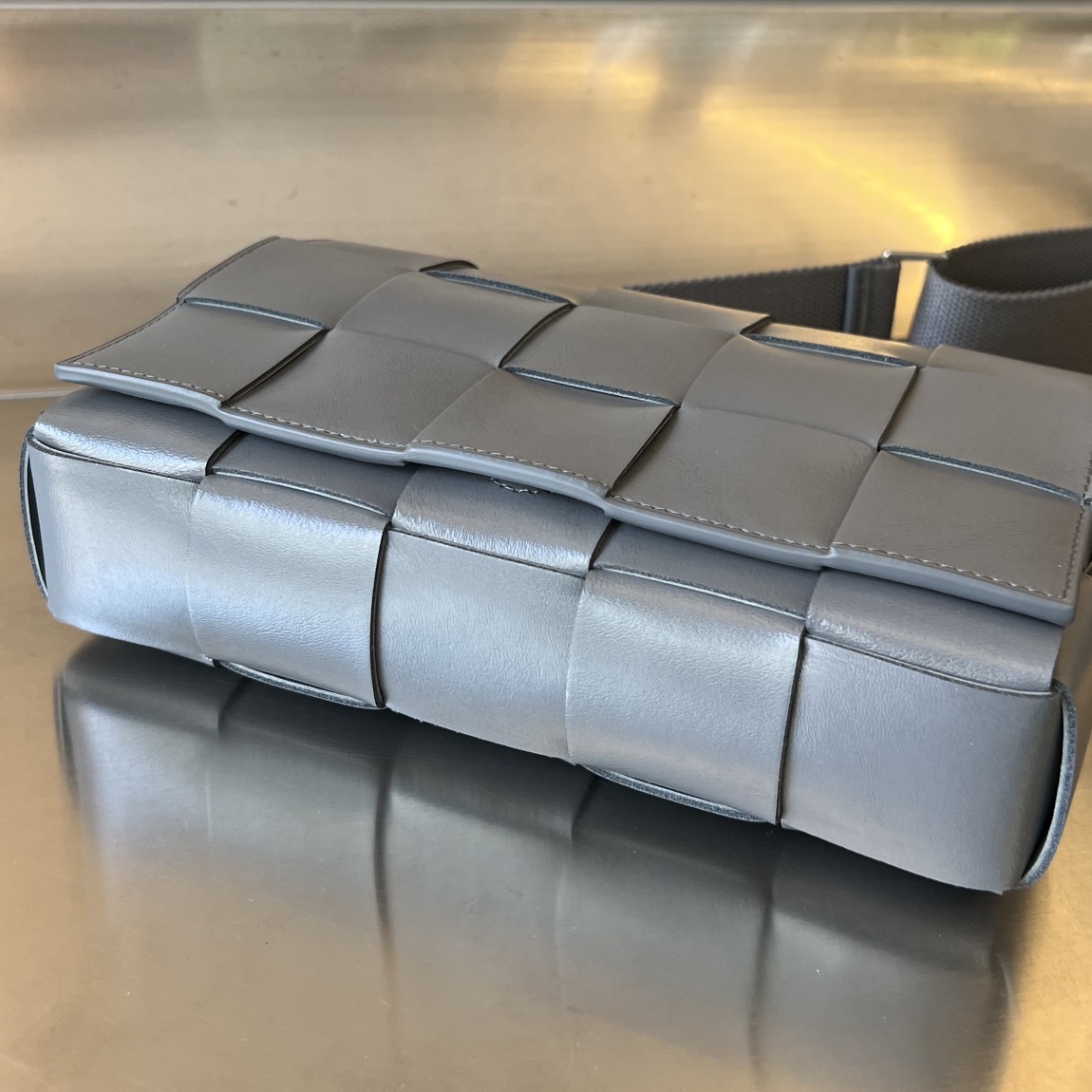 bo*te*ga Ve*ne*ta crossbody bag-23x15x5cm