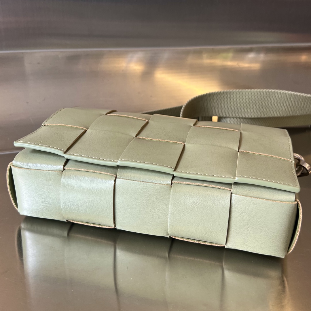 bo*te*ga Ve*ne*ta crossbody bag-23x15x5cm