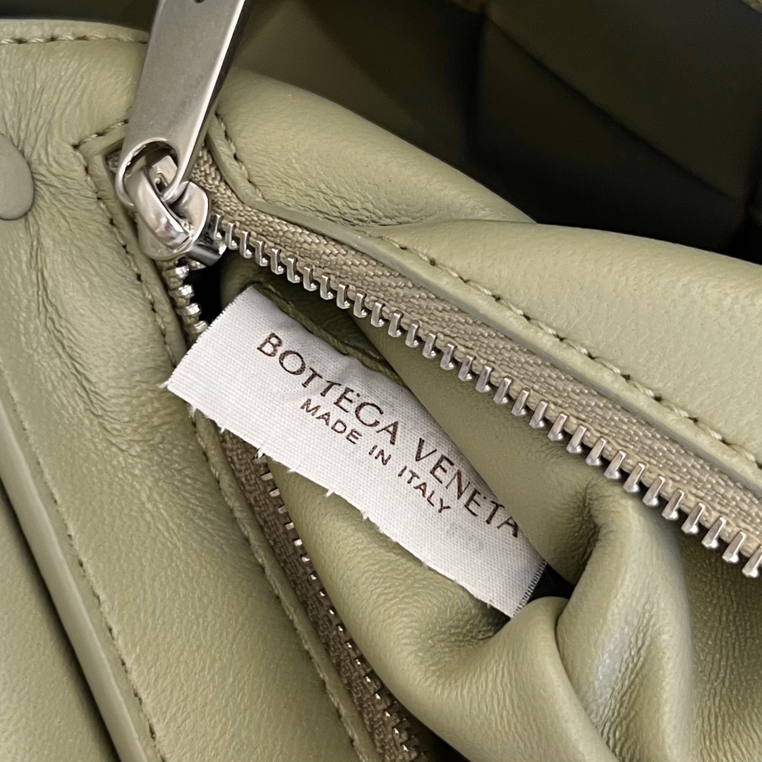 bo*te*ga Ve*ne*ta crossbody bag-23x15x5cm