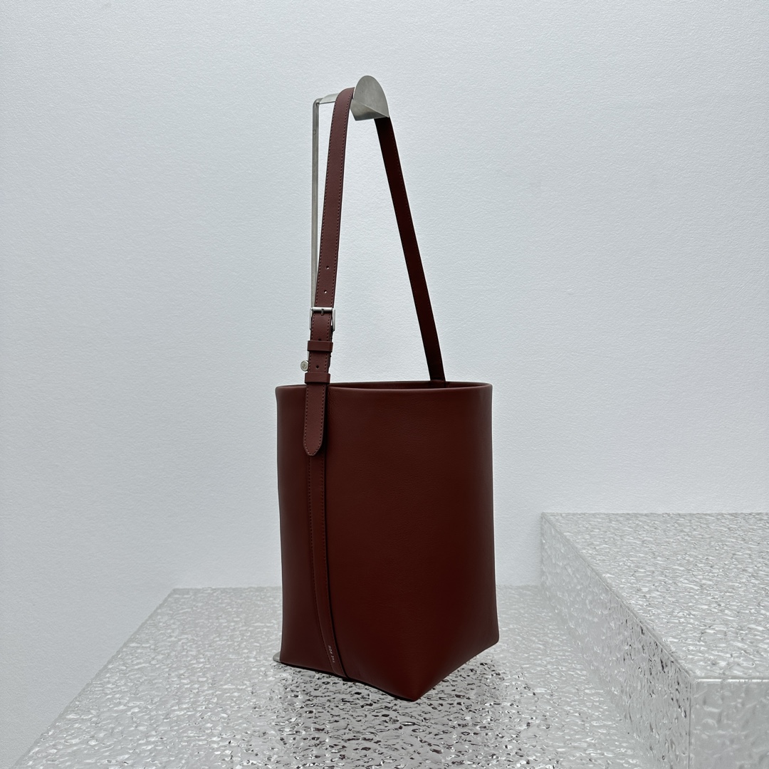 The R0w park tote-28*16*17cm