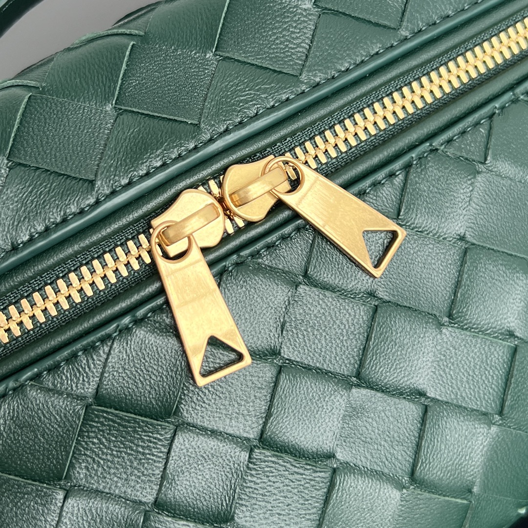 bo*te*ga Ve*ne*ta vanity case bag-22x12.5x5cm