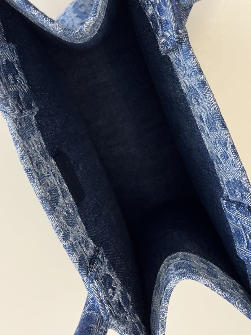 D*or small book tote-26*8*22cm