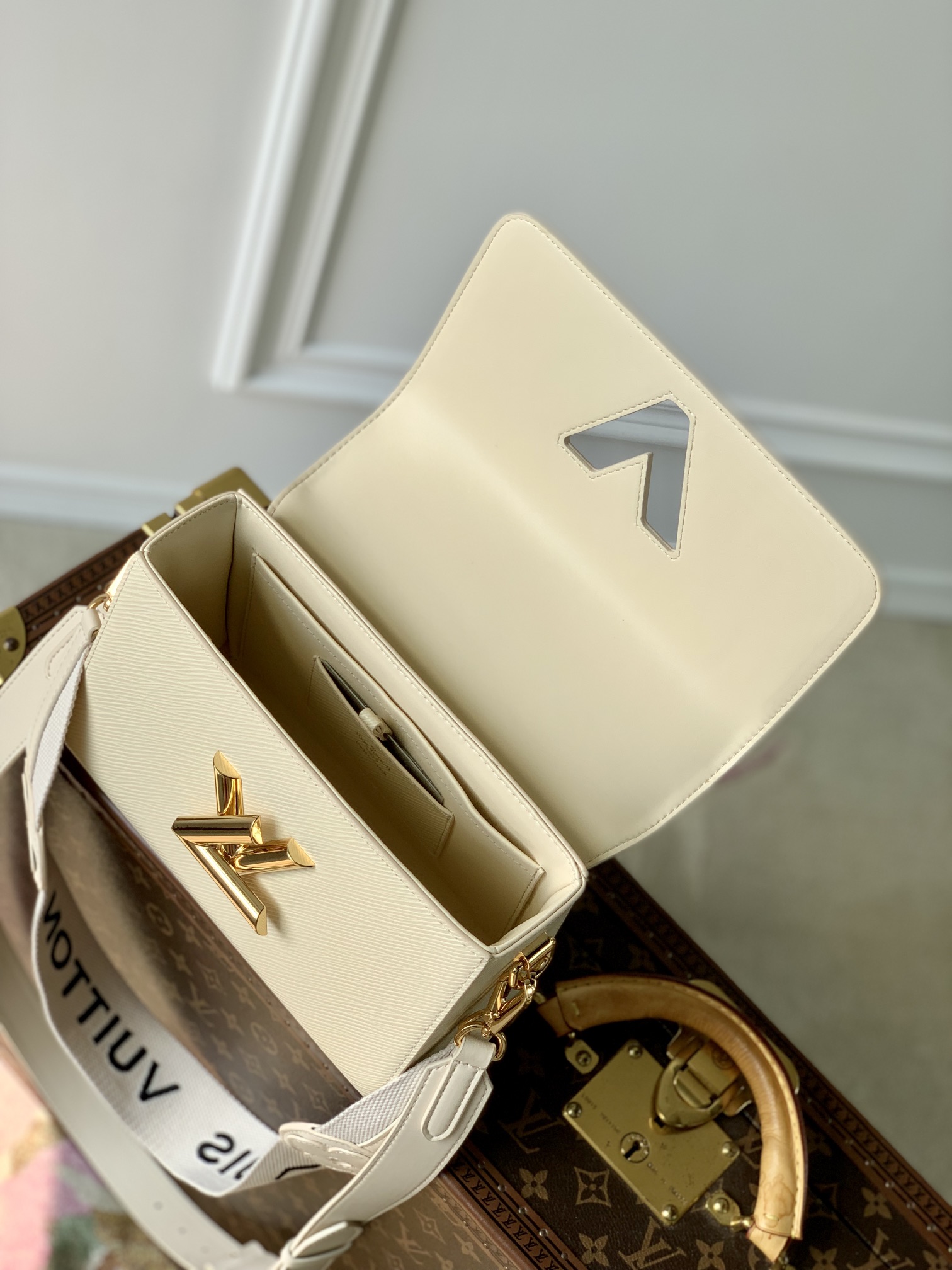 l0*is V*t0n twist mm-m21040-23 x 17 x 9.5cm