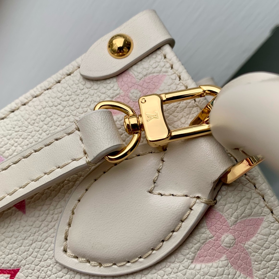 l0*is V*t0n onthego bb handbag-18*15*8.5cm