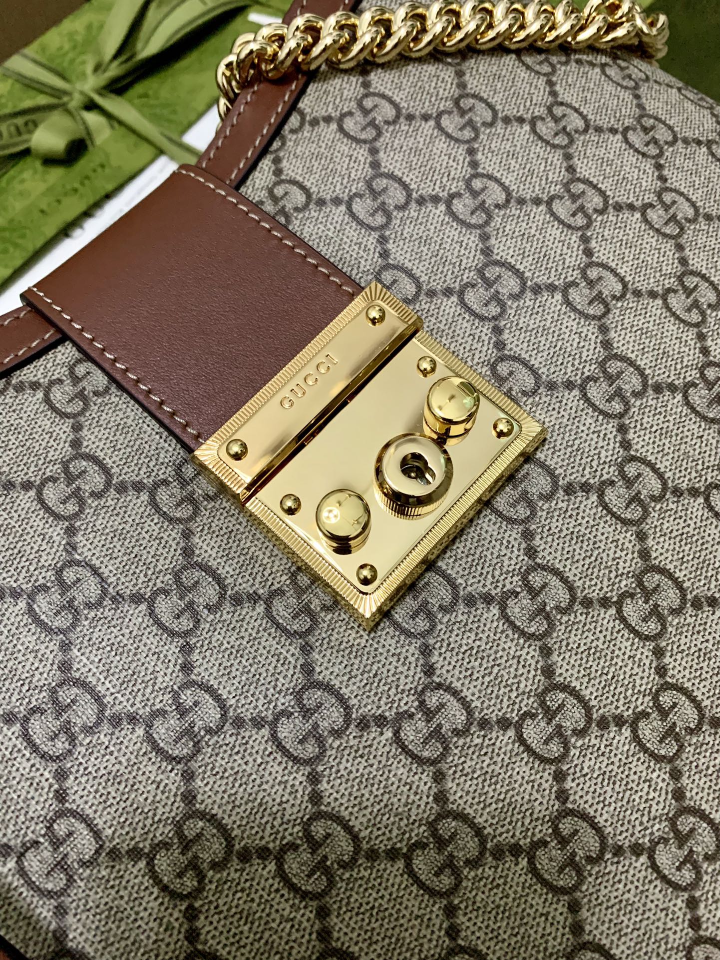 G*u*i padlock bag-32.5x 24x 5.5cm