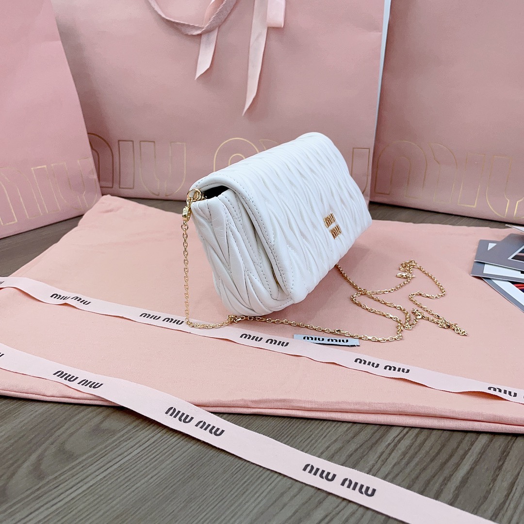 M*um*u leather matelassé mini shoulder bag-18 x9.5 x 4cm