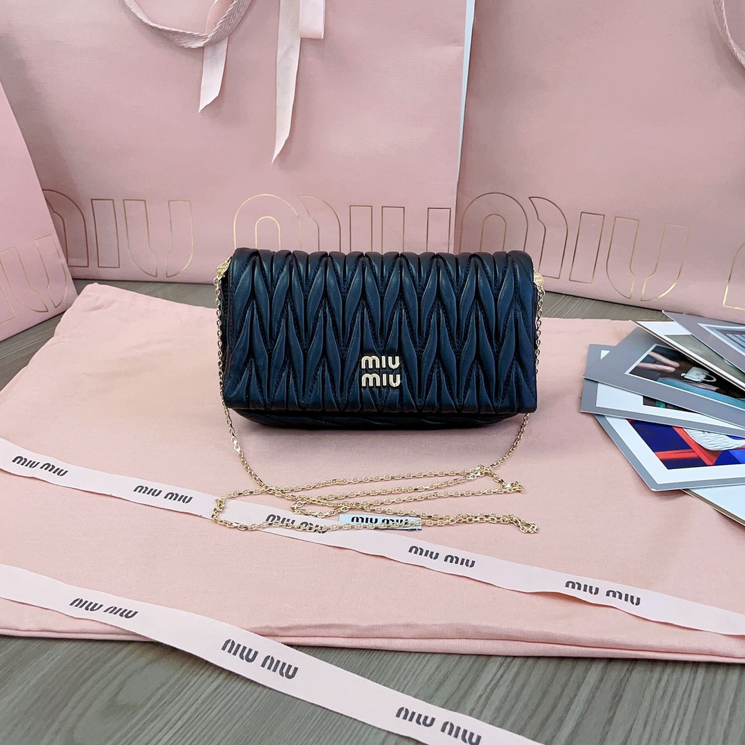 M*um*u leather matelassé mini shoulder bag-18 x9.5 x 4cm