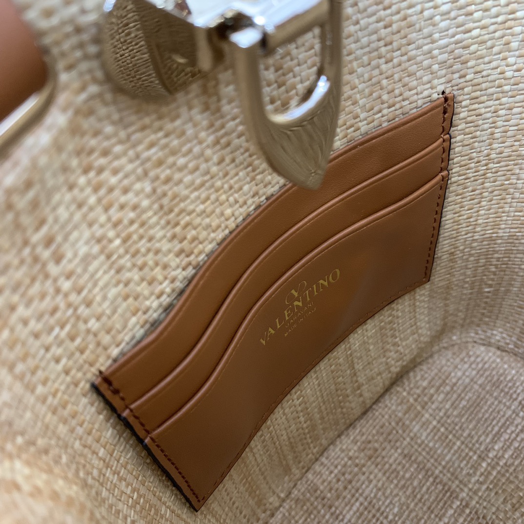 Va1e*ntin0 garavani rockstud bucket in woven raffia-16*19*8.5cm