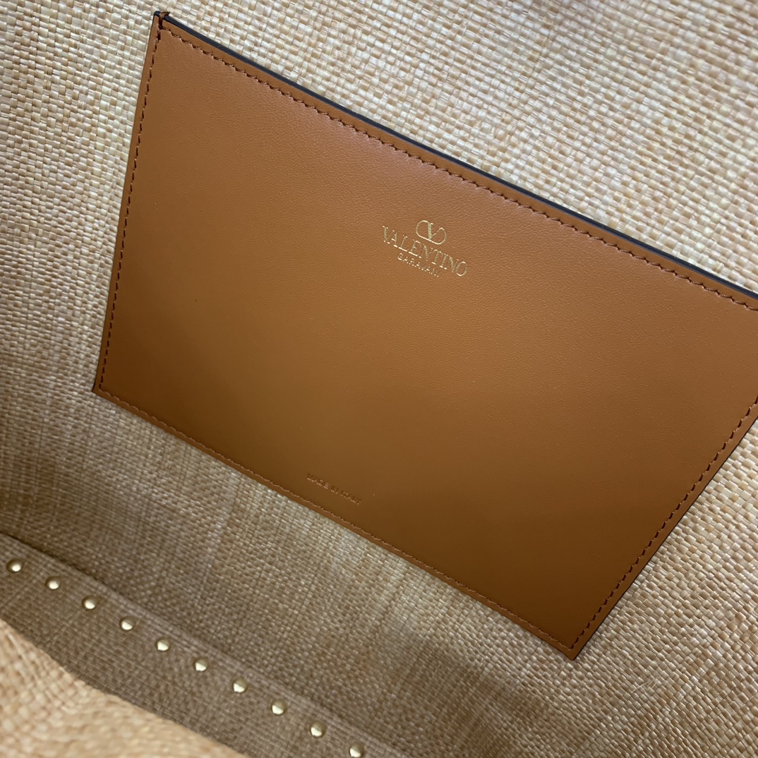 Va1e*ntin0 rockstud raffia tote-31*30*13.5cm