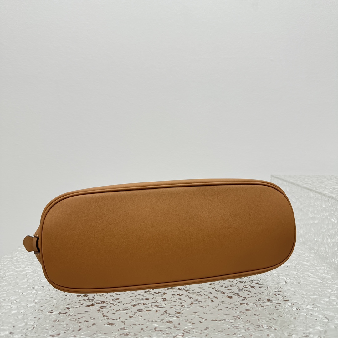 M*um*u casual style plain leather elegant style bridal logo-33*13*21cm