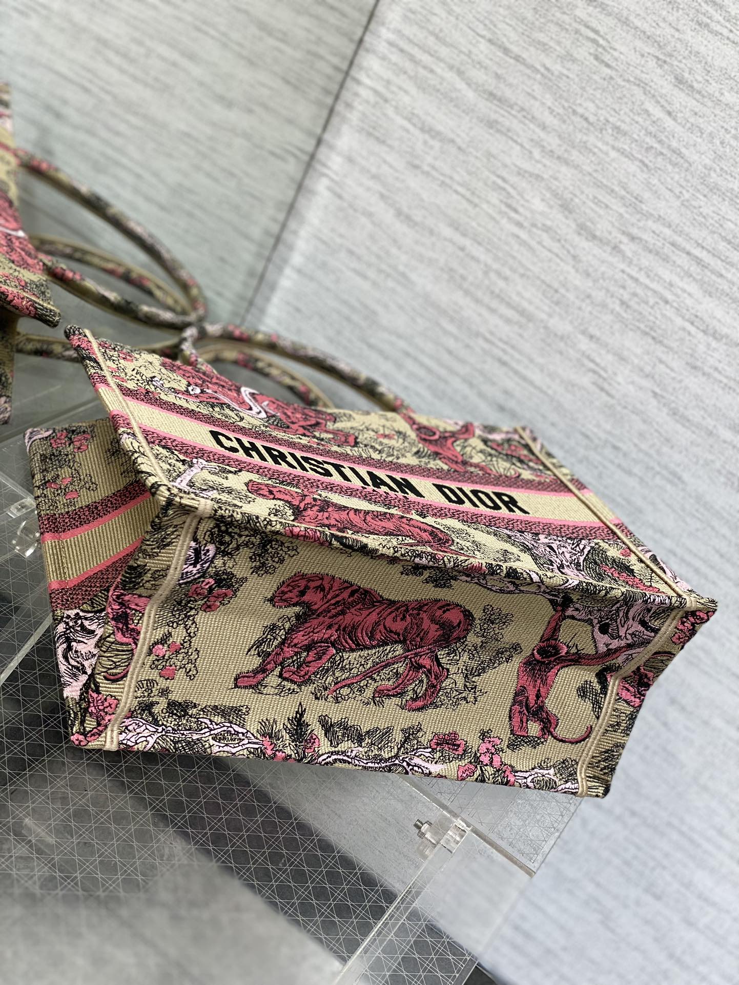 D*or small book tote-36.5cm