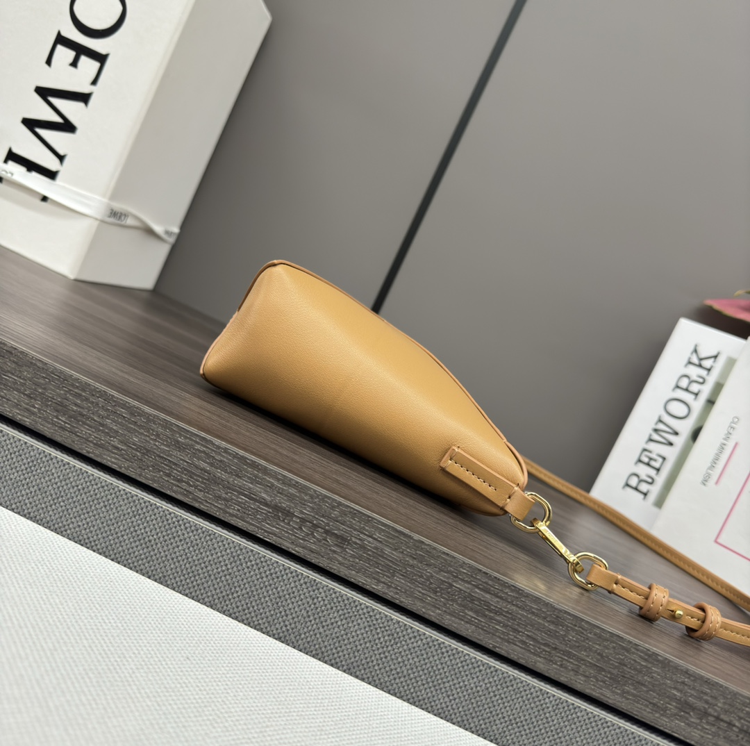 L0ew* puzzle fold pouch-23*6.5*15.5cm