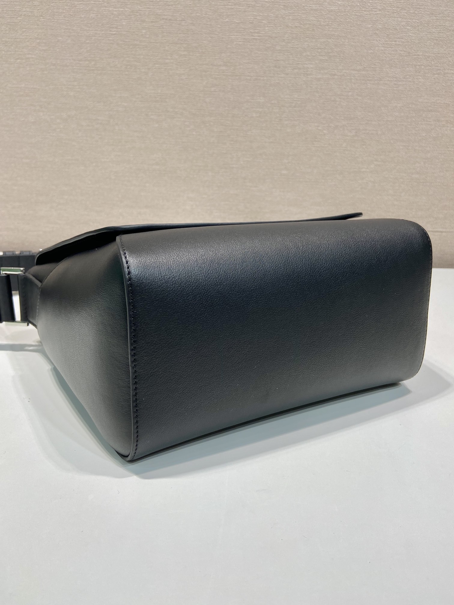 Pra*a 2vd069 messenger bag-22*22*12cm