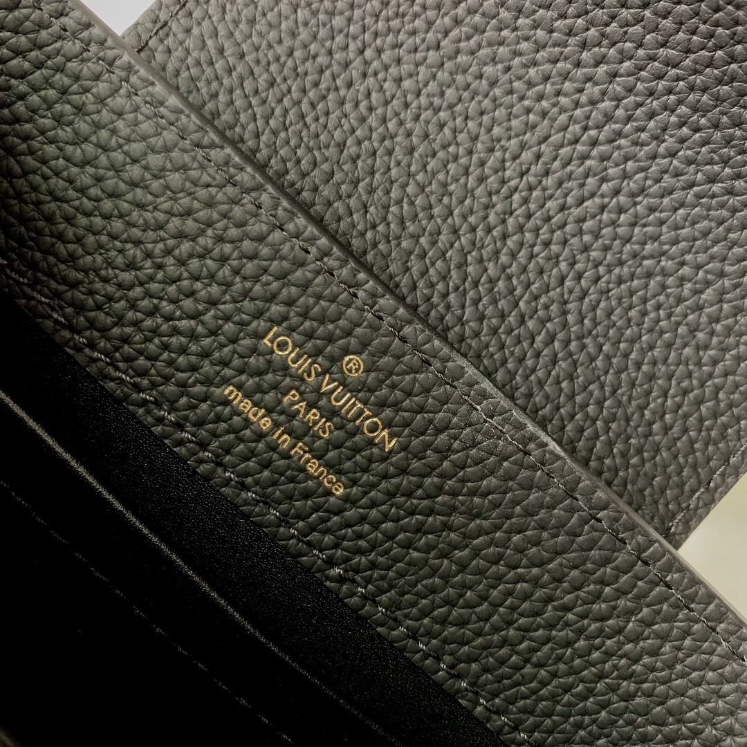 l0*is V*t0n capucines handlebag