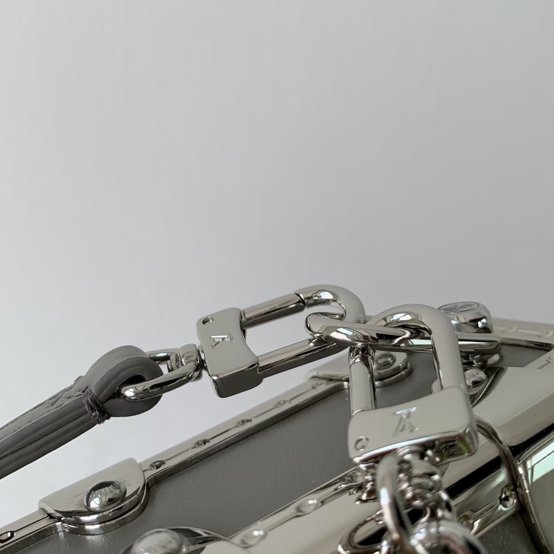 l0*is V*t0n slim trunk--m25445-23 x 12 x 4cm