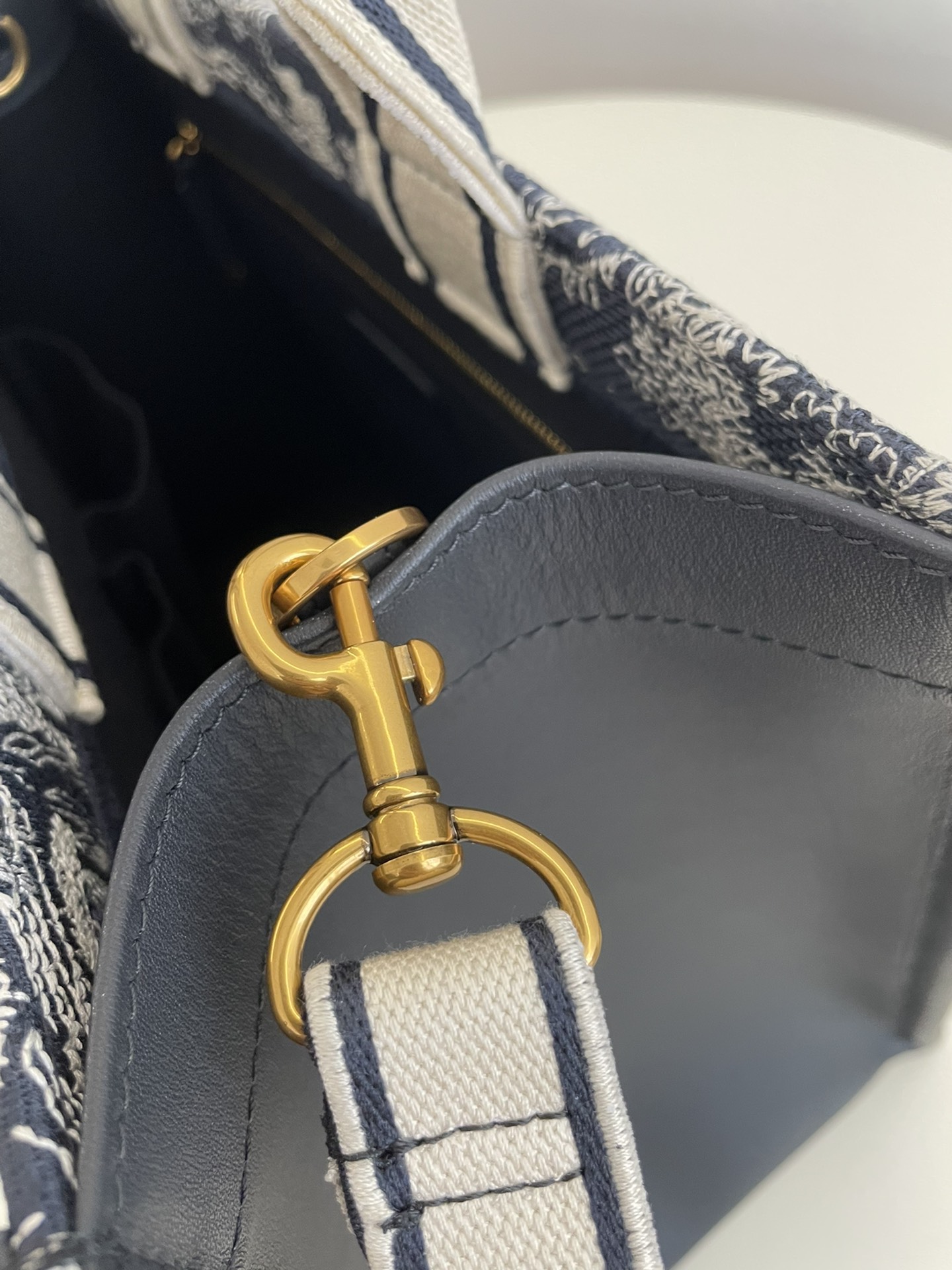 D*or small book tote-36.5cm