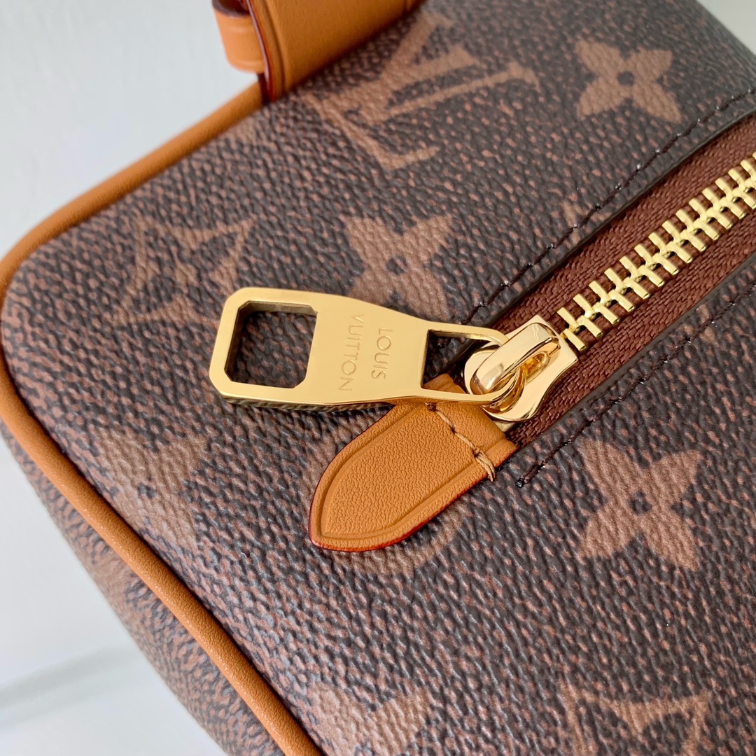 l0*is V*t0n locker dopp kit pouch -23 x 13 x 12cm