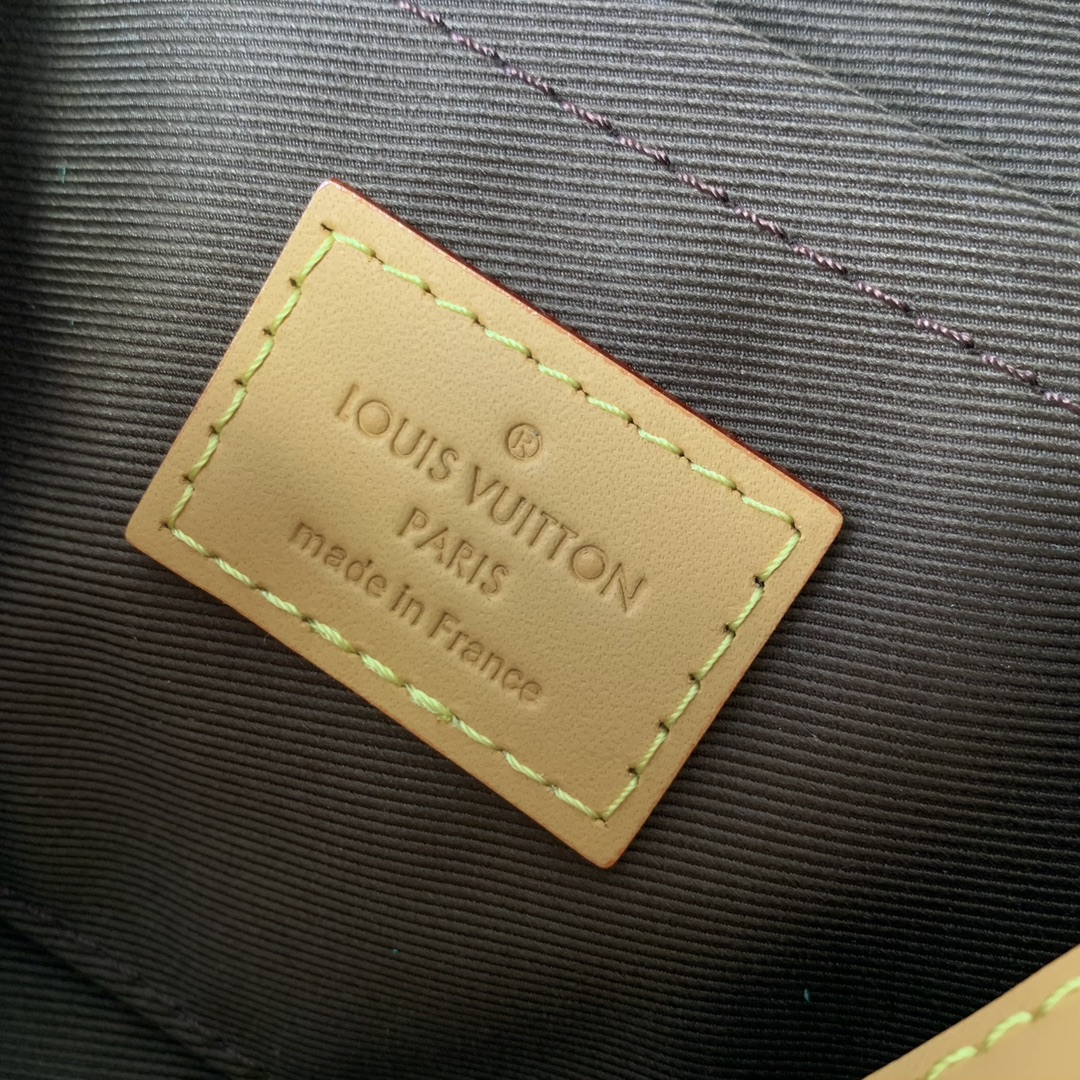 l0*is V*t0n envelope bag-23.5 x 15.5 x 8.5cm