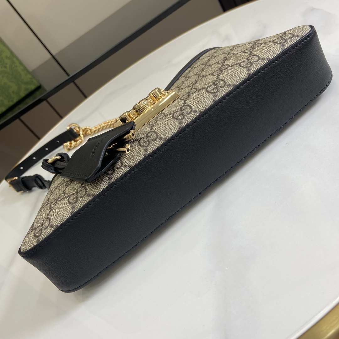 G*u*i padlock bag-26.5 x 13.5 x 4.5cm