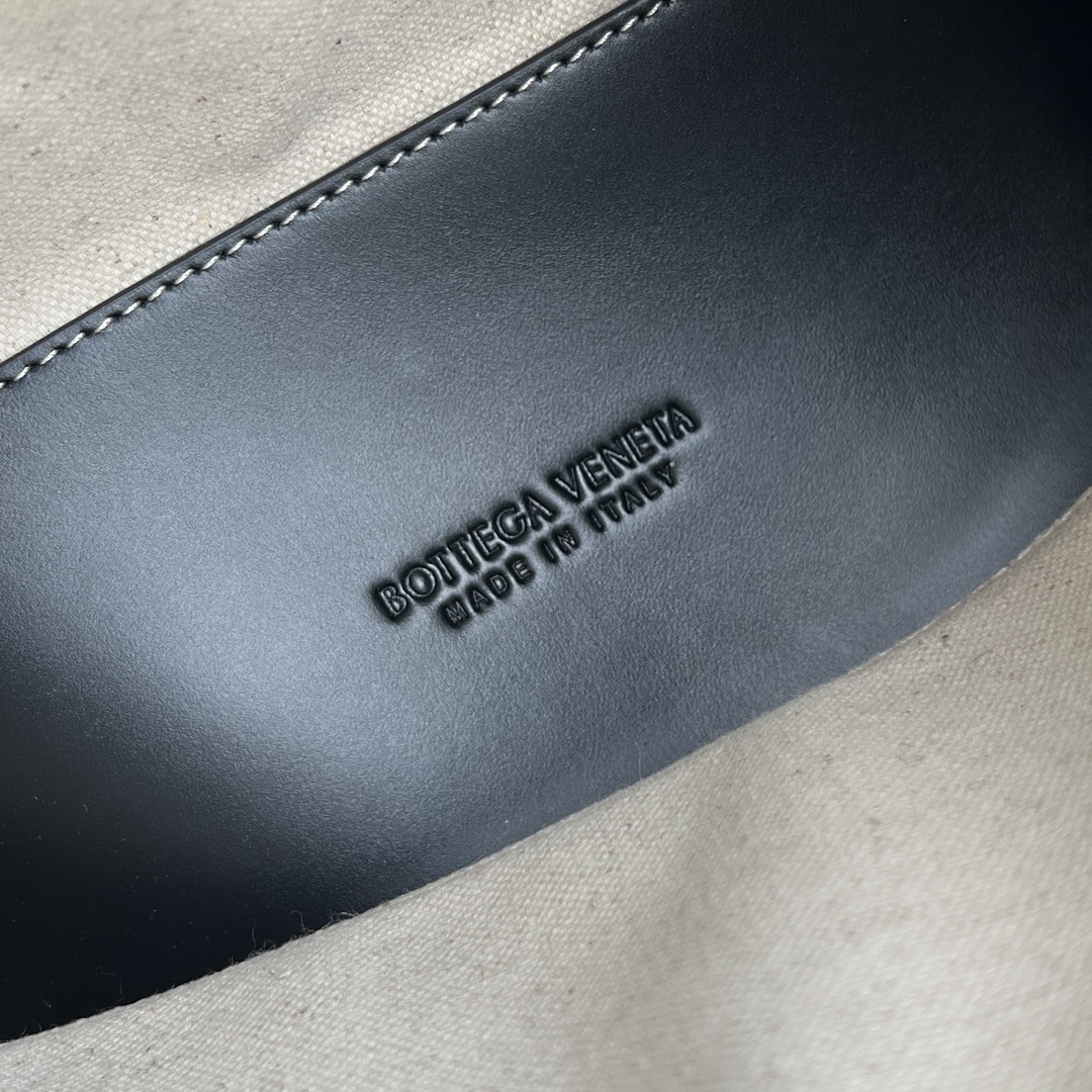 bo*te*ga Ve*ne*ta andiamo-25*22*10.5cm