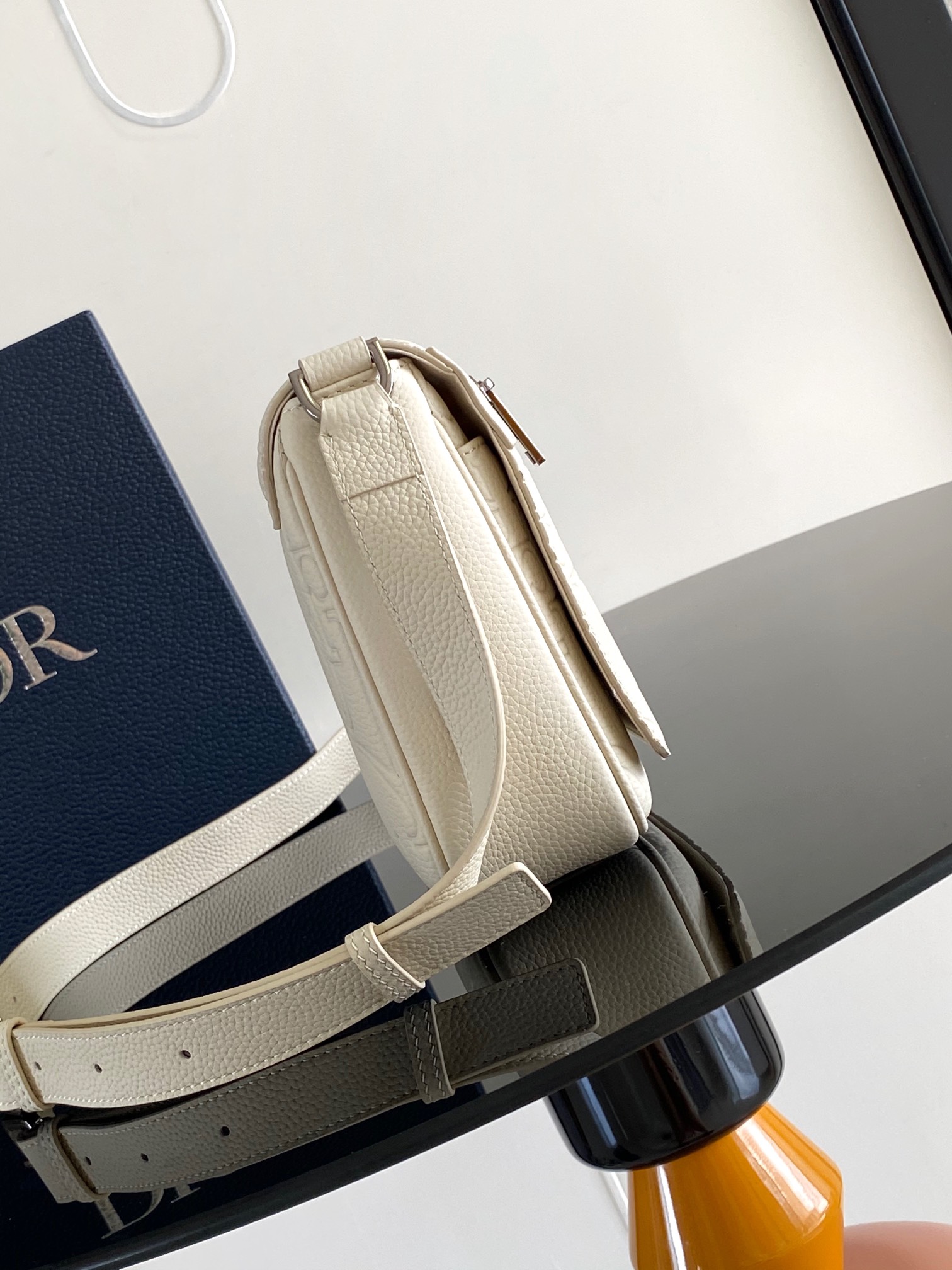 D*or men messenger bag-21 x 18 x 6cm