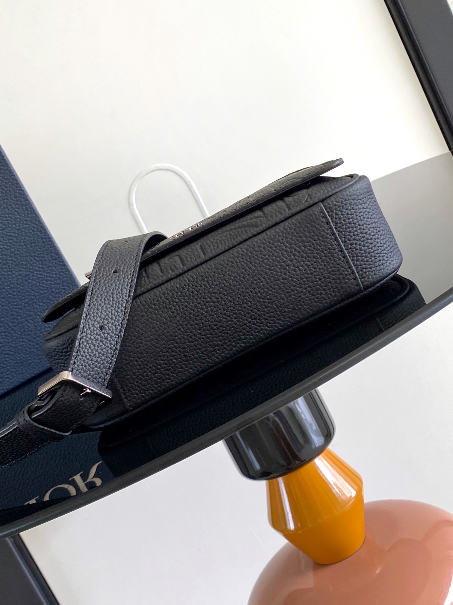 D*or men messenger bag-21 x 18 x 6cm