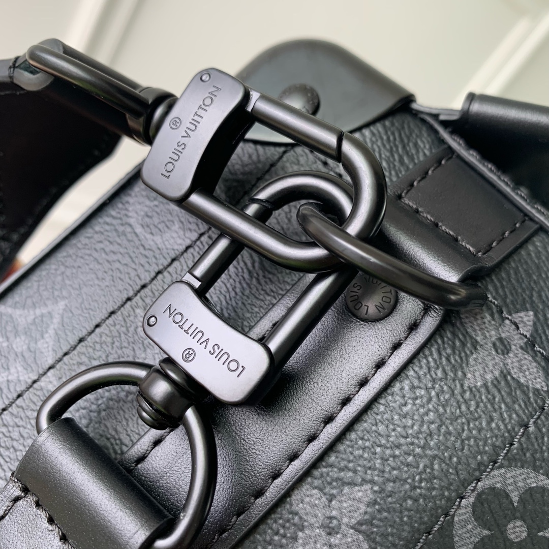 l0*is V*t0n soul trunk east west -29 x 17.5 x 10cm