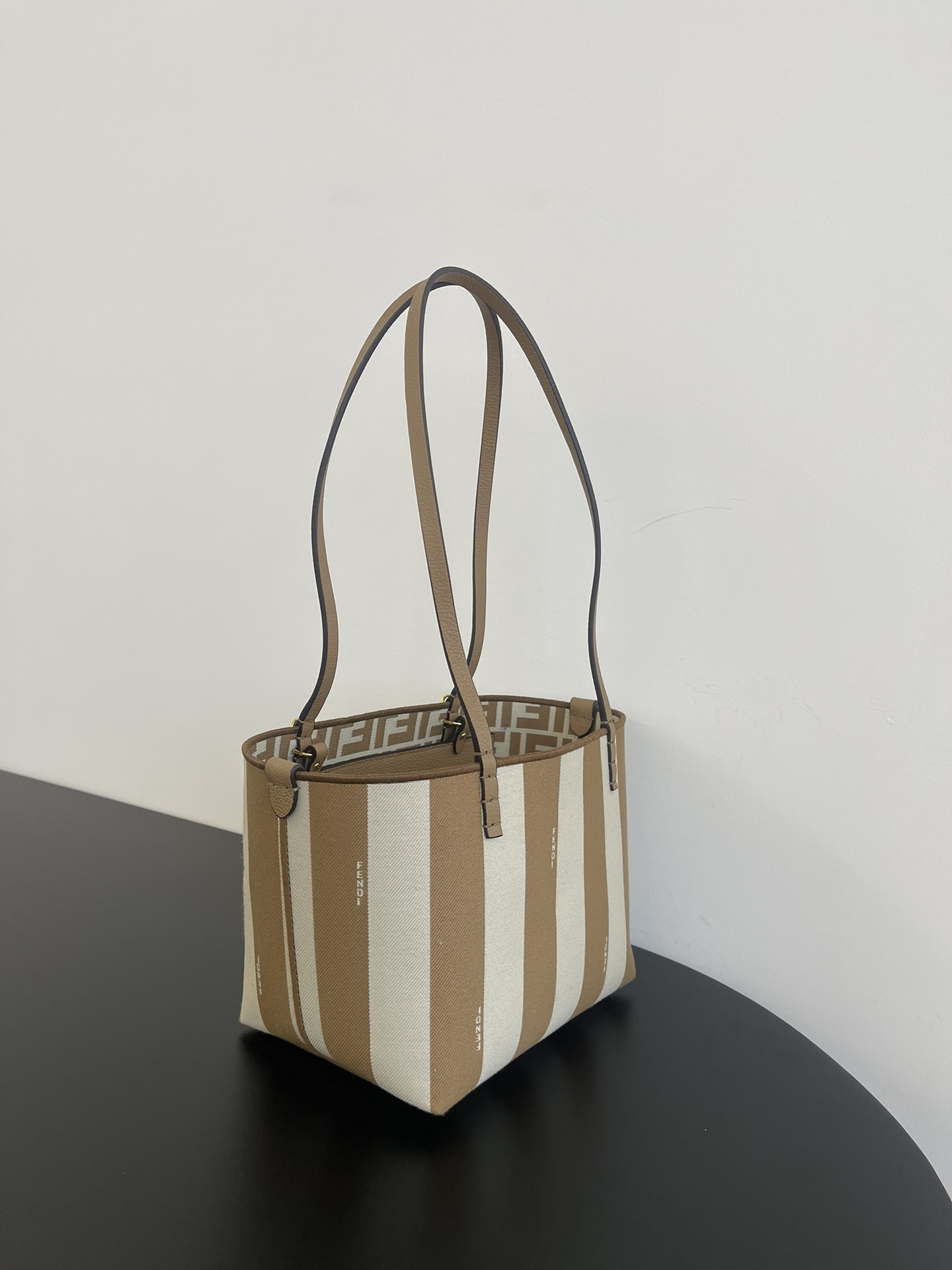 F**di tote-22x14x18cm