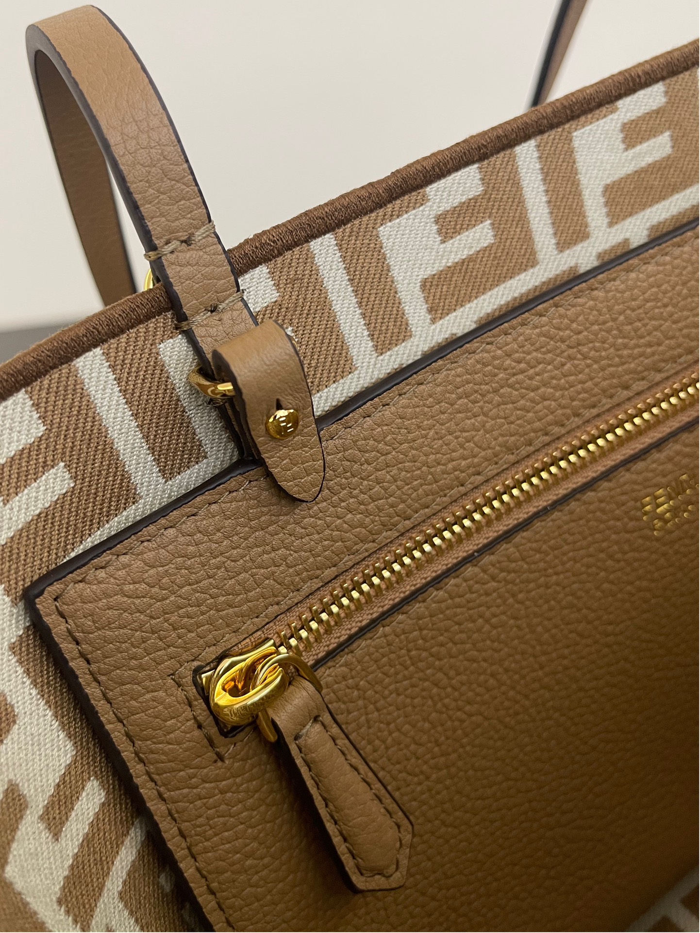 F**di tote-22x14x18cm