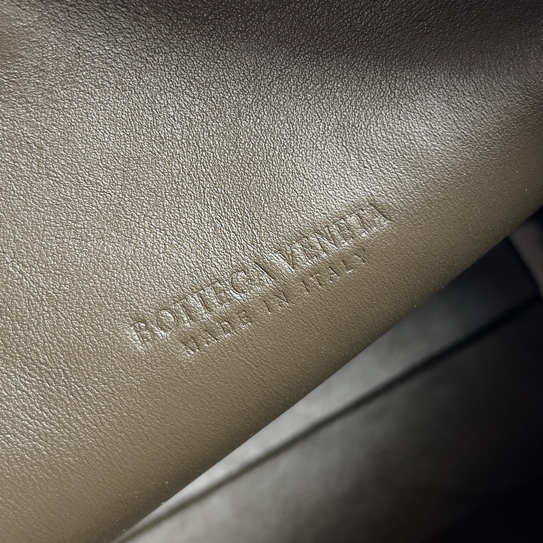 bo*te*ga Ve*ne*ta loop bag-22*15.5*9cm