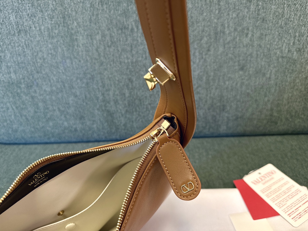 Va1e*ntin0 hobo bag-24x30x3cm