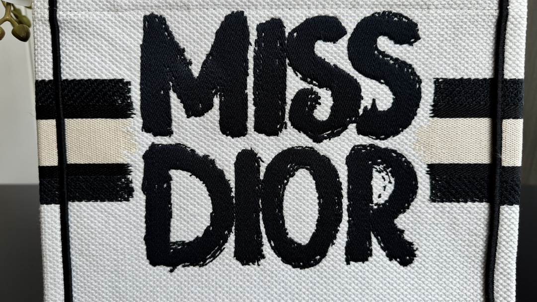 D*or small book tote-26*8*22cm