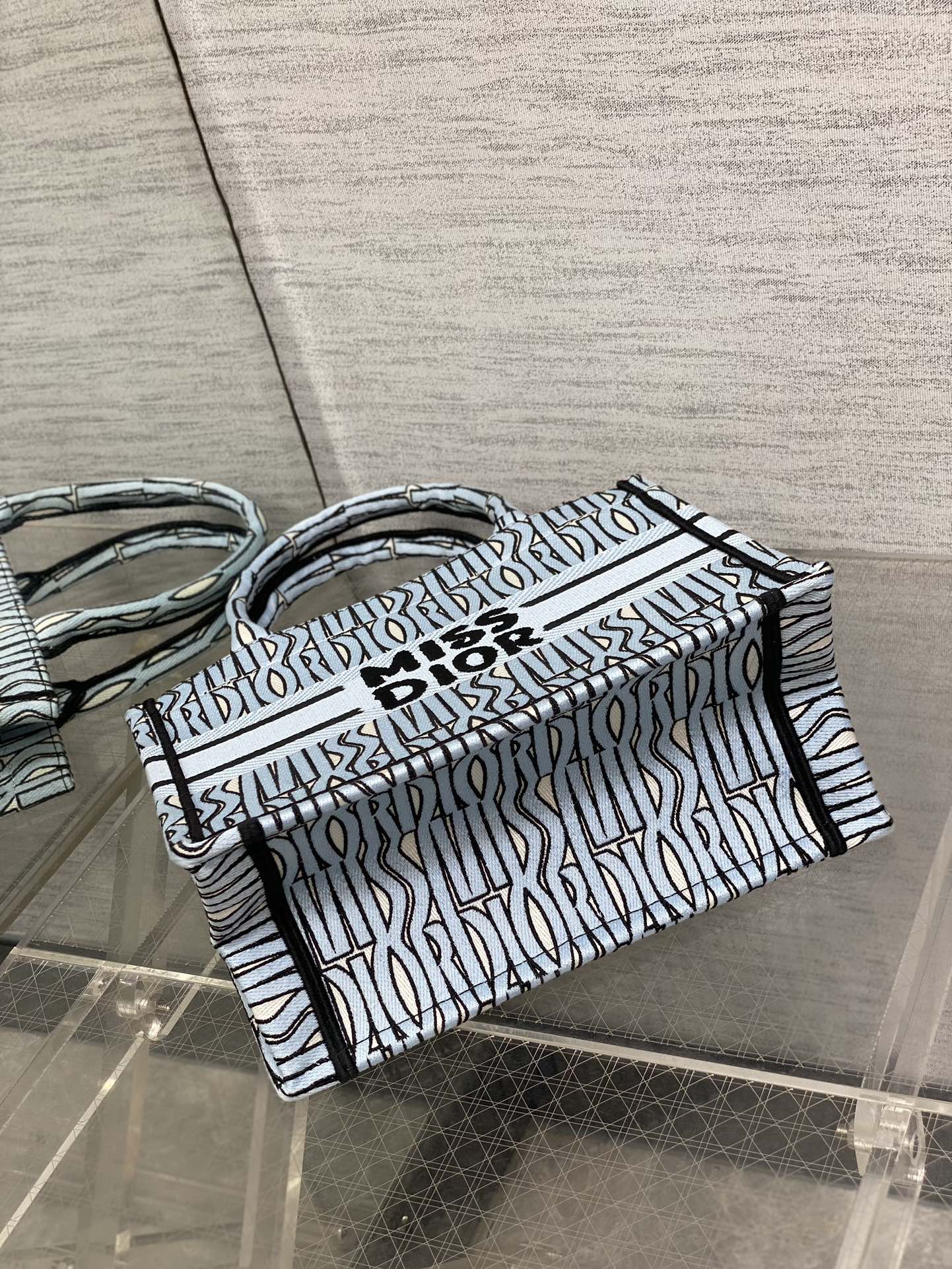 D*or small book tote-26*8*22cm