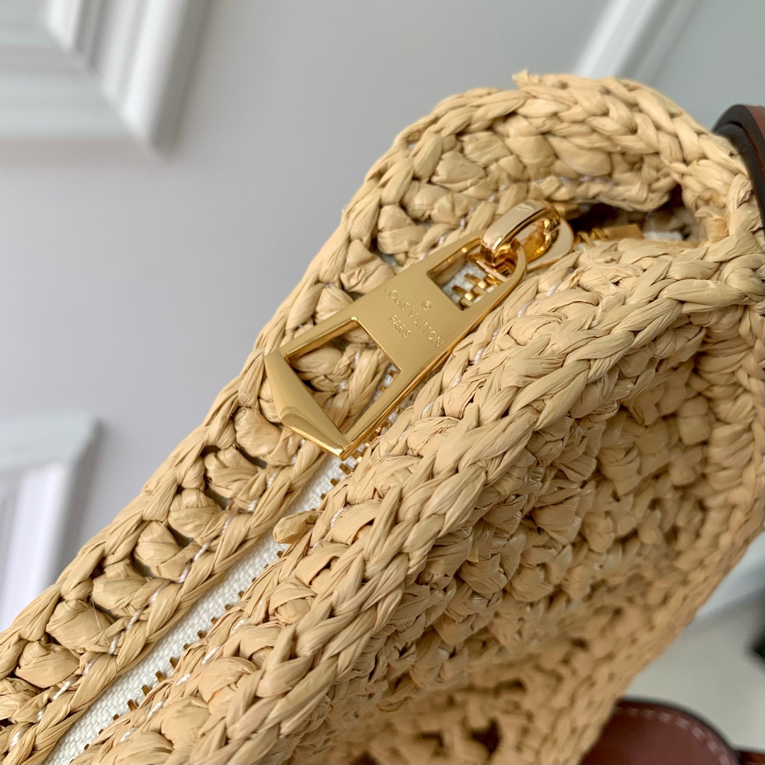 l0*is V*t0n croissant -m24811 x 15 x 5cm