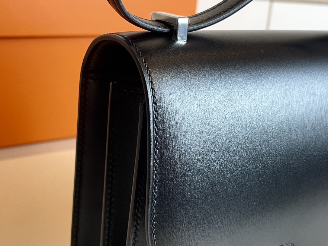 H**mes constance box leather-19cm