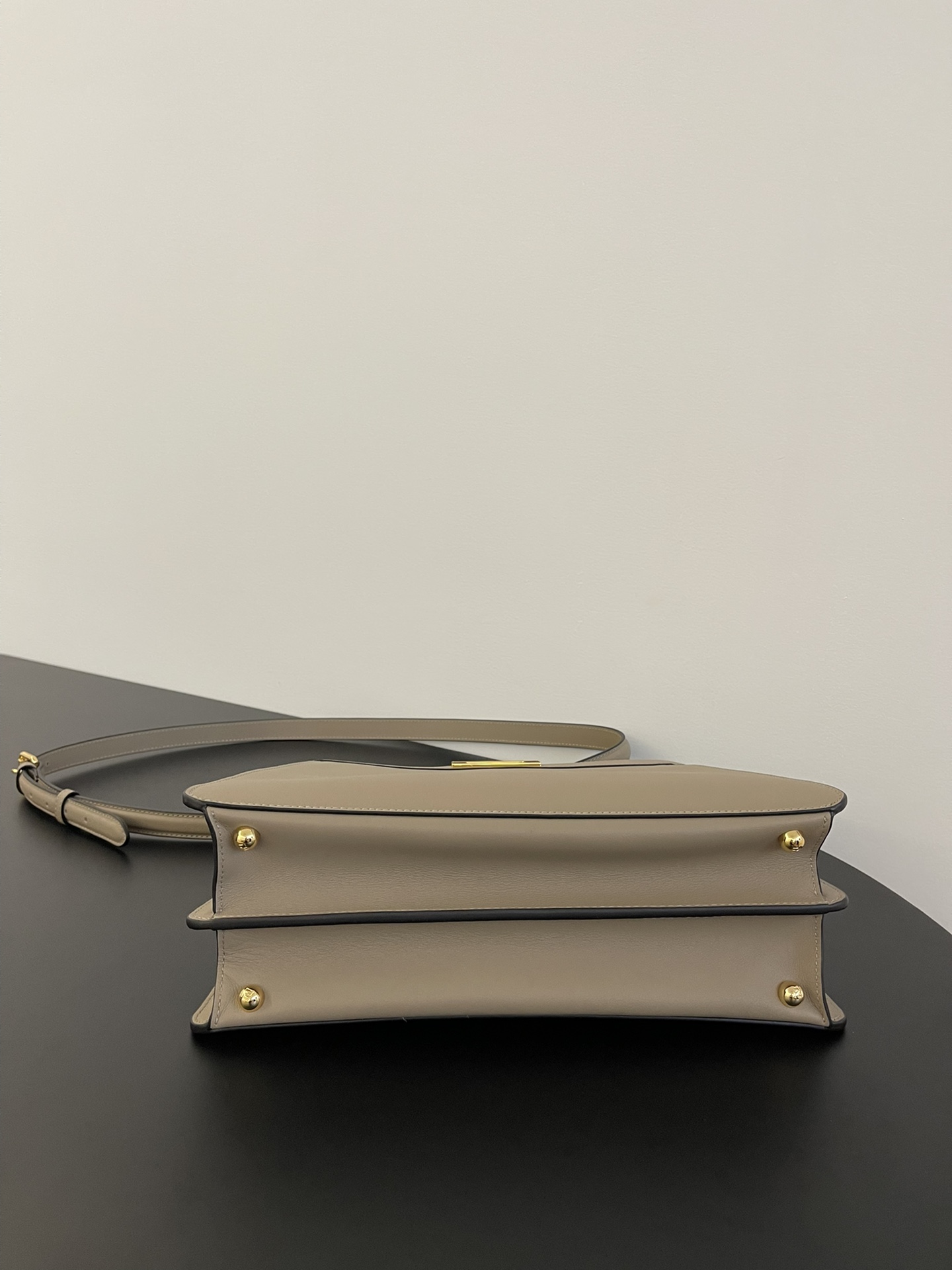 F**di peekaboo iseeu bag-33x25x13cm