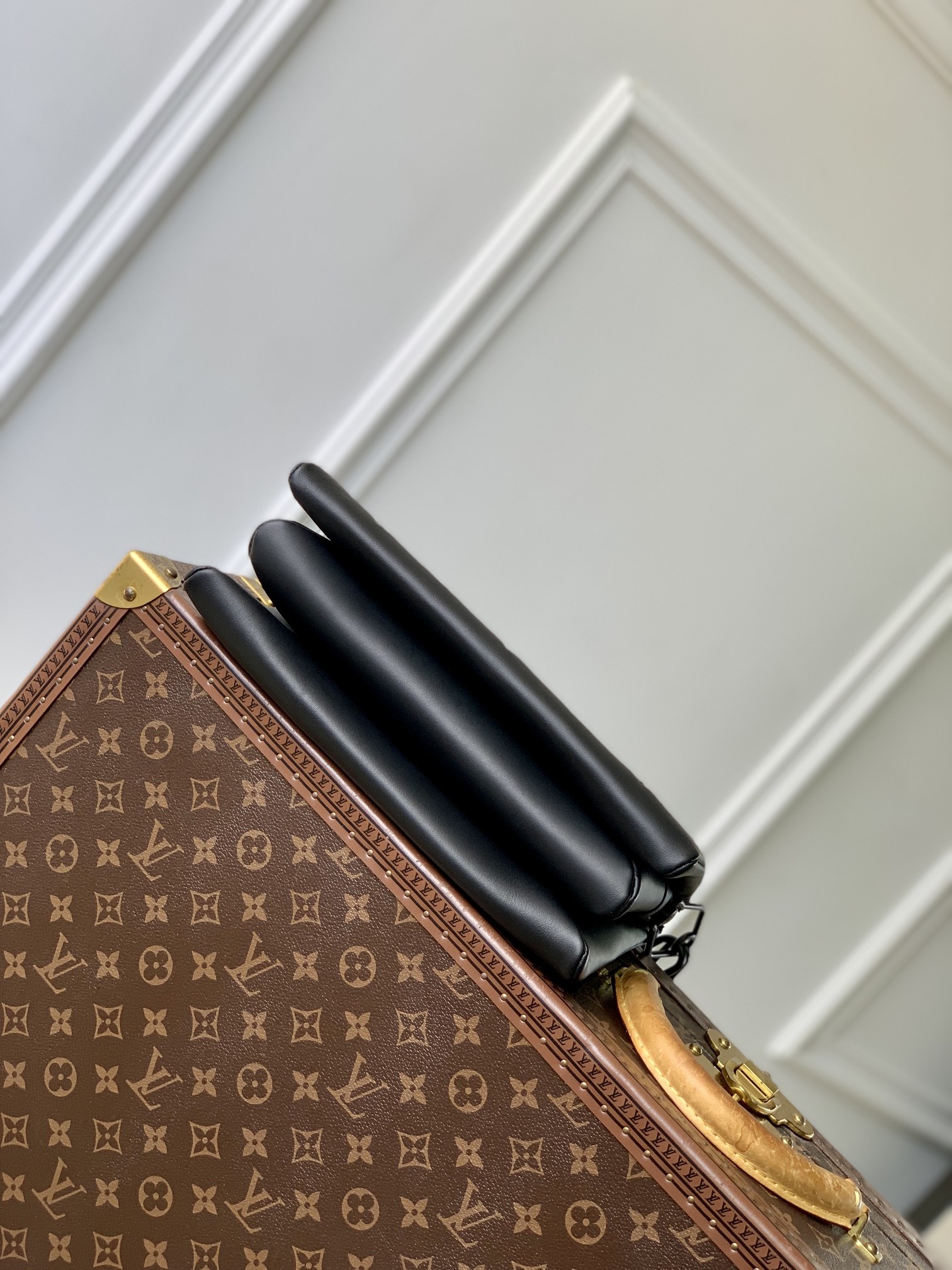 l0*is V*t0n black out coussin handbags-m11370-26*20*12cm