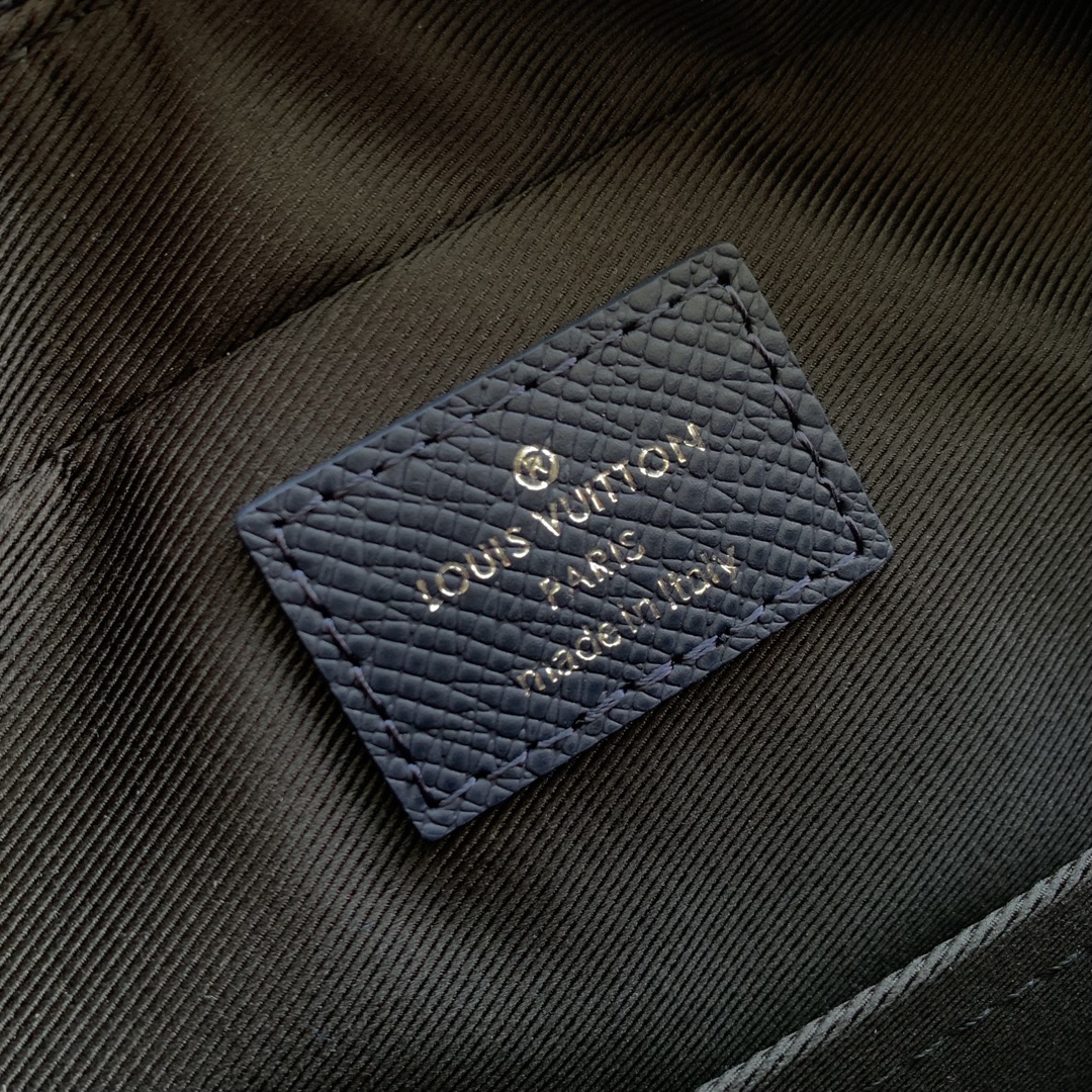 l0*is V*t0n avenue bag-22.5 x 15.5 x 7.5cm