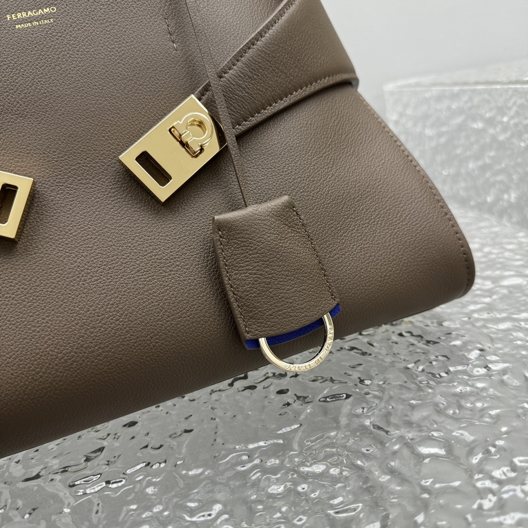 Ferragamo Top-handle Bag-32*22*14CM