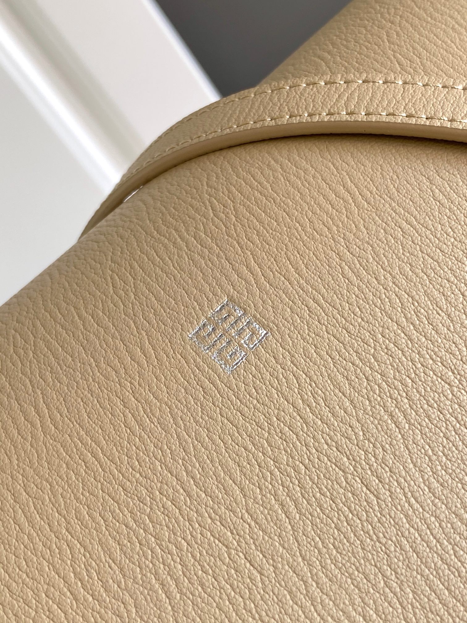 G1uenchy anyigona cube tote-13*19*22cm