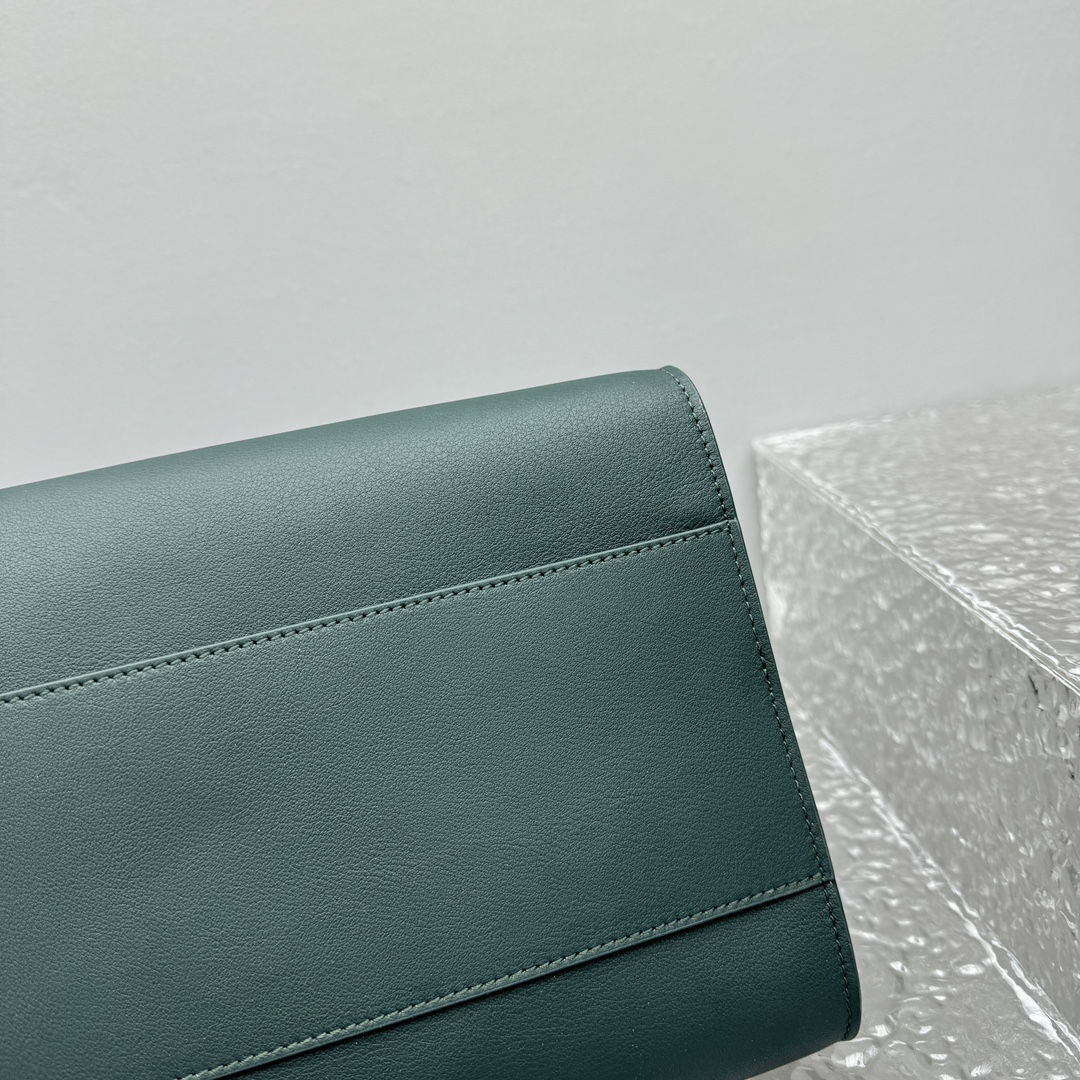 T*e R0w margaux eq clutch-43*20*24cm