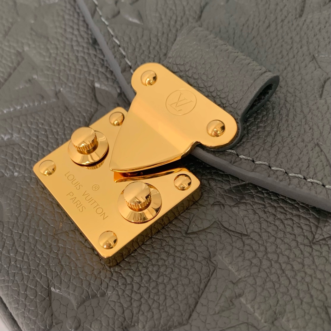 l0vis Vvtt0n pochette métis east west bag- m46595-13.5 x 6 x 21.5cm