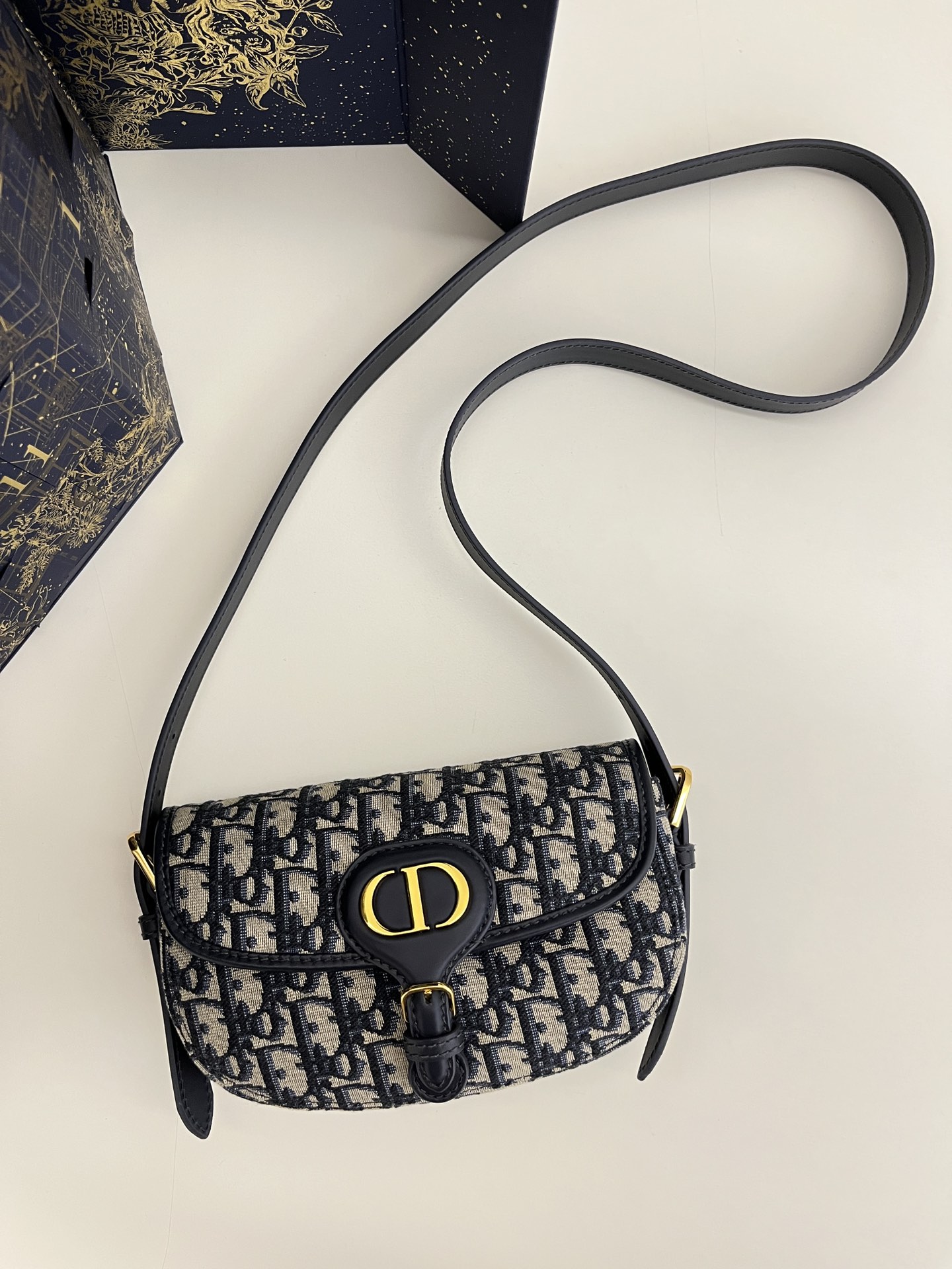 Di0r Bobby East-West-21*5*12CM